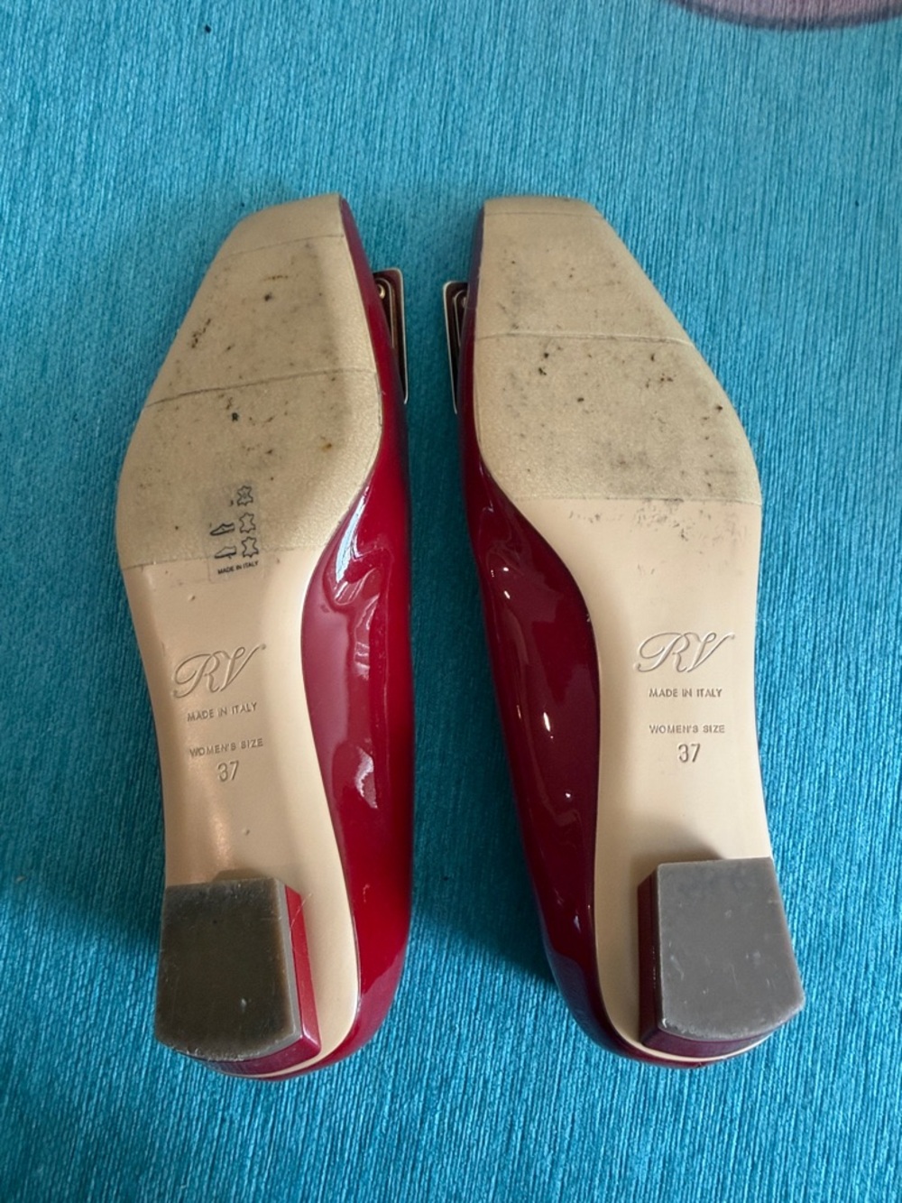 Roger Vivier Red Patent Leather Square with Gold Buckle - Picture 3 of 5
